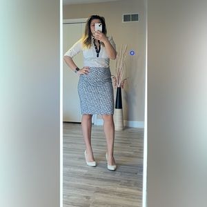 NWTT Ann Taylor black flowery pencil skirt. Beautiful floral design.